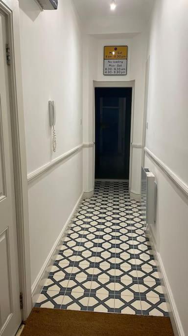 The Flat With The Heart Apartment London Bagian luar foto